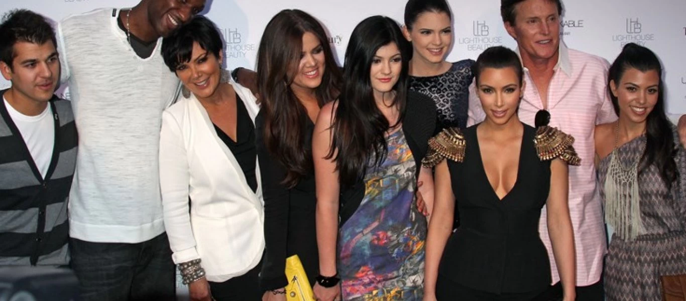 «Θα τραβάτε τα μαλλιά σας»: Πόσο πλούσιο είναι το κάθε μέλος της οικογένειας Kardashian;